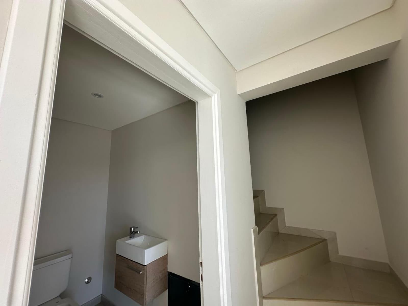 FOR SALE: Luxury duplex with patio, Villa Primera neighborhood
