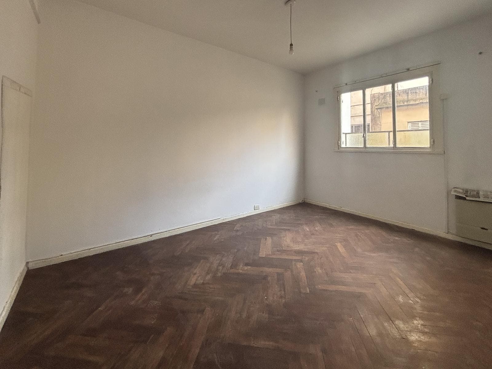 3-room, two-story house with a patio in Flores – Eligible for a mortgage – Needs renovation