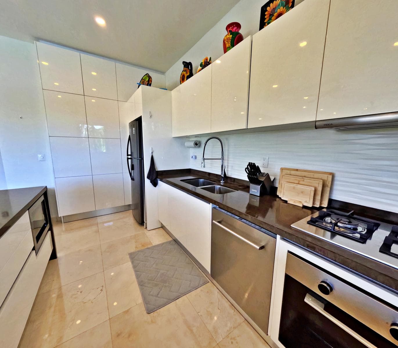 2-bedroom, 2½-bathroom condo with a view of the marina