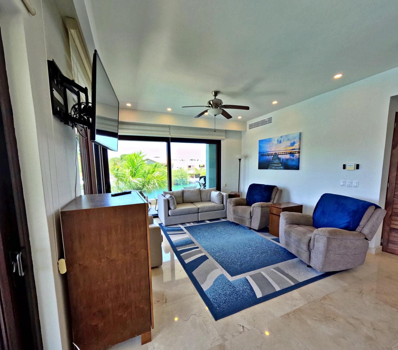 2-bedroom, 2½-bathroom condo with a view of the marina