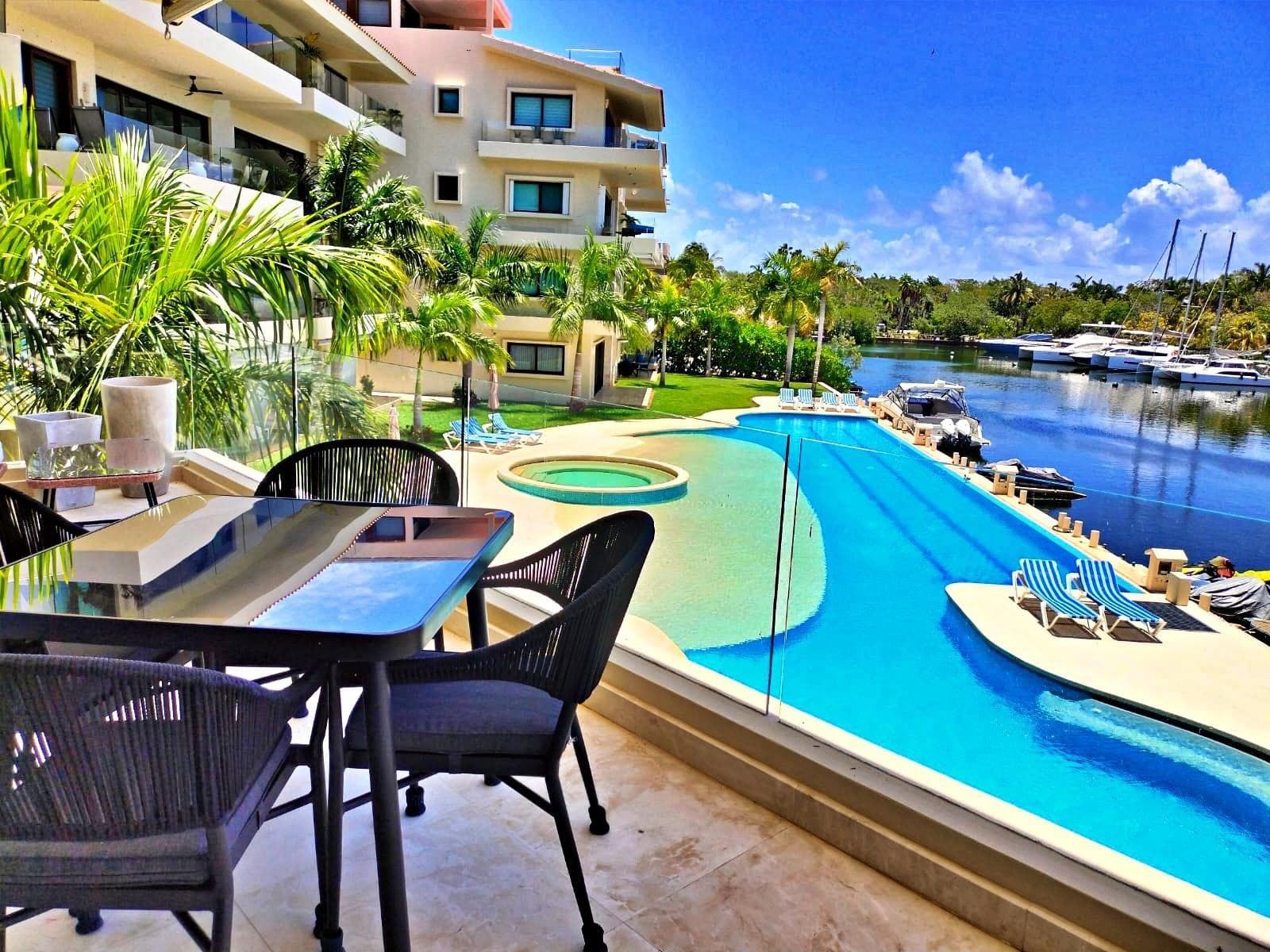 2-bedroom, 2½-bathroom condo with a view of the marina