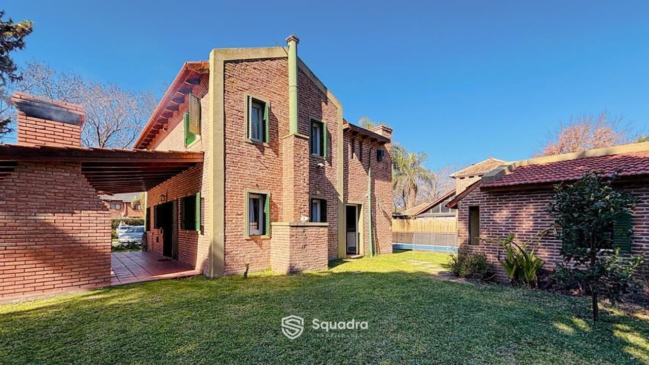 FOR SALE - 3-bedroom house with a garden, covered porch, barbecue area, and pool - GER Gated Community, Pueblo Esther.