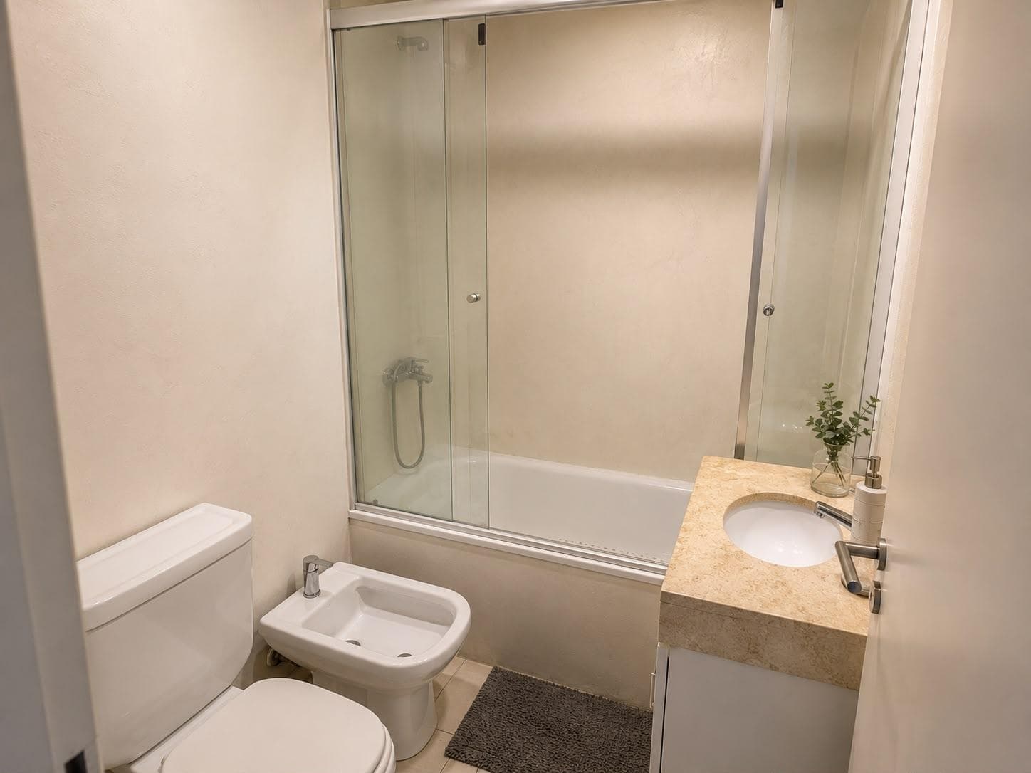 3-Room Apartment for Rent in Colegiales