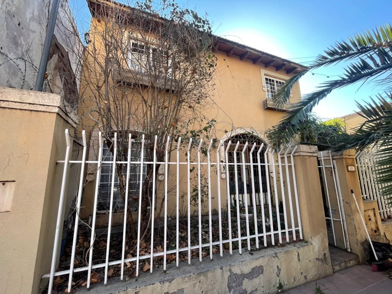 4-Bedroom House in Need of Renovation - Godoy Cruz