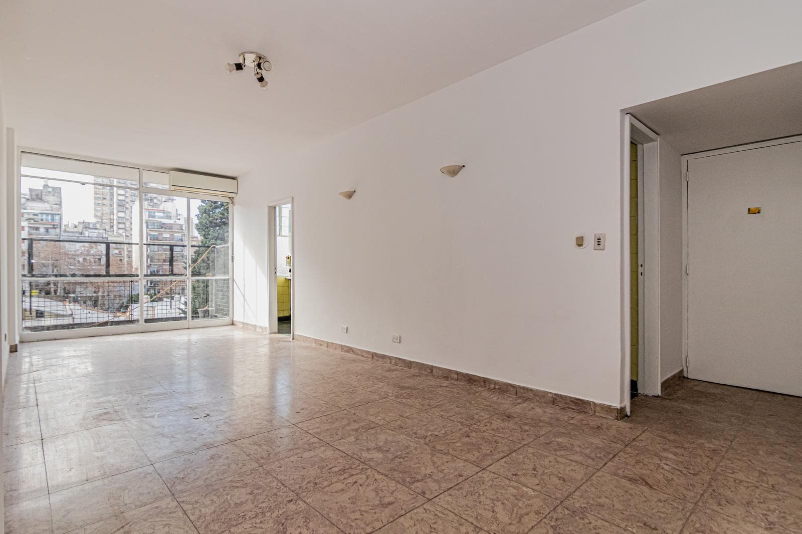 4 bedrooms or 3 plus an office - 2 bathrooms - Lots of sunlight!!