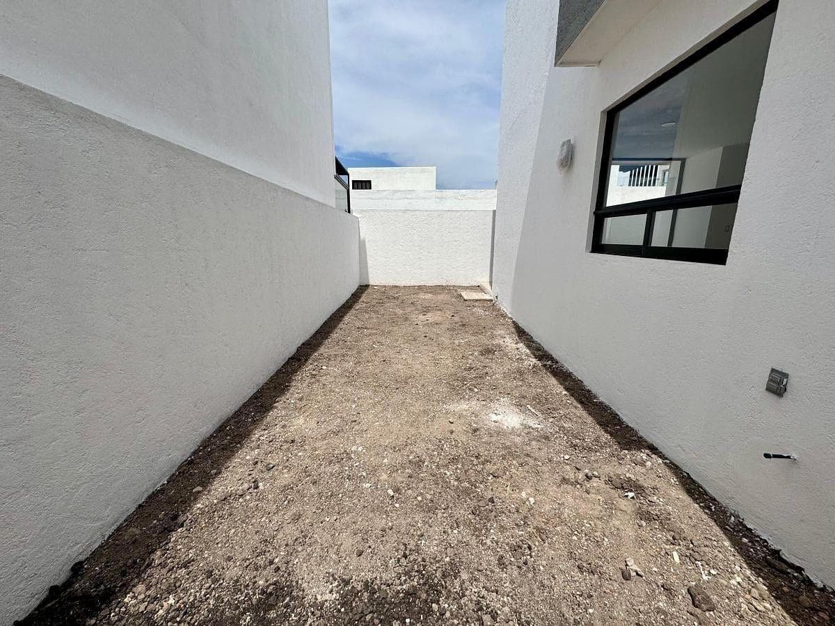3-Bedroom House + Studio and Garden in Punta Esmeralda, El Pueblito, Querétaro