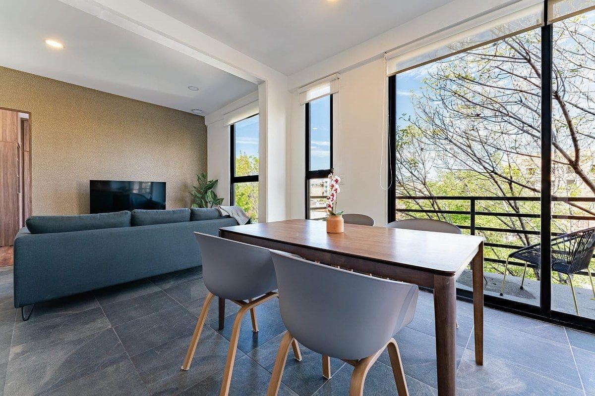 Apartment with a HUGE rooftop garden just steps from the Roma neighborhood.