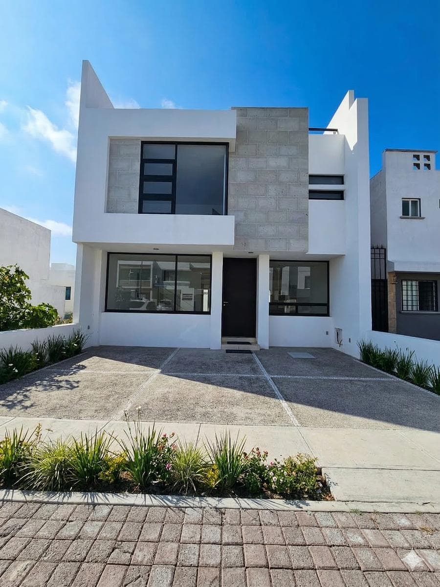 Modern Home in Mirador del Lago | 3 Levels + Studio | Great Resale Value
