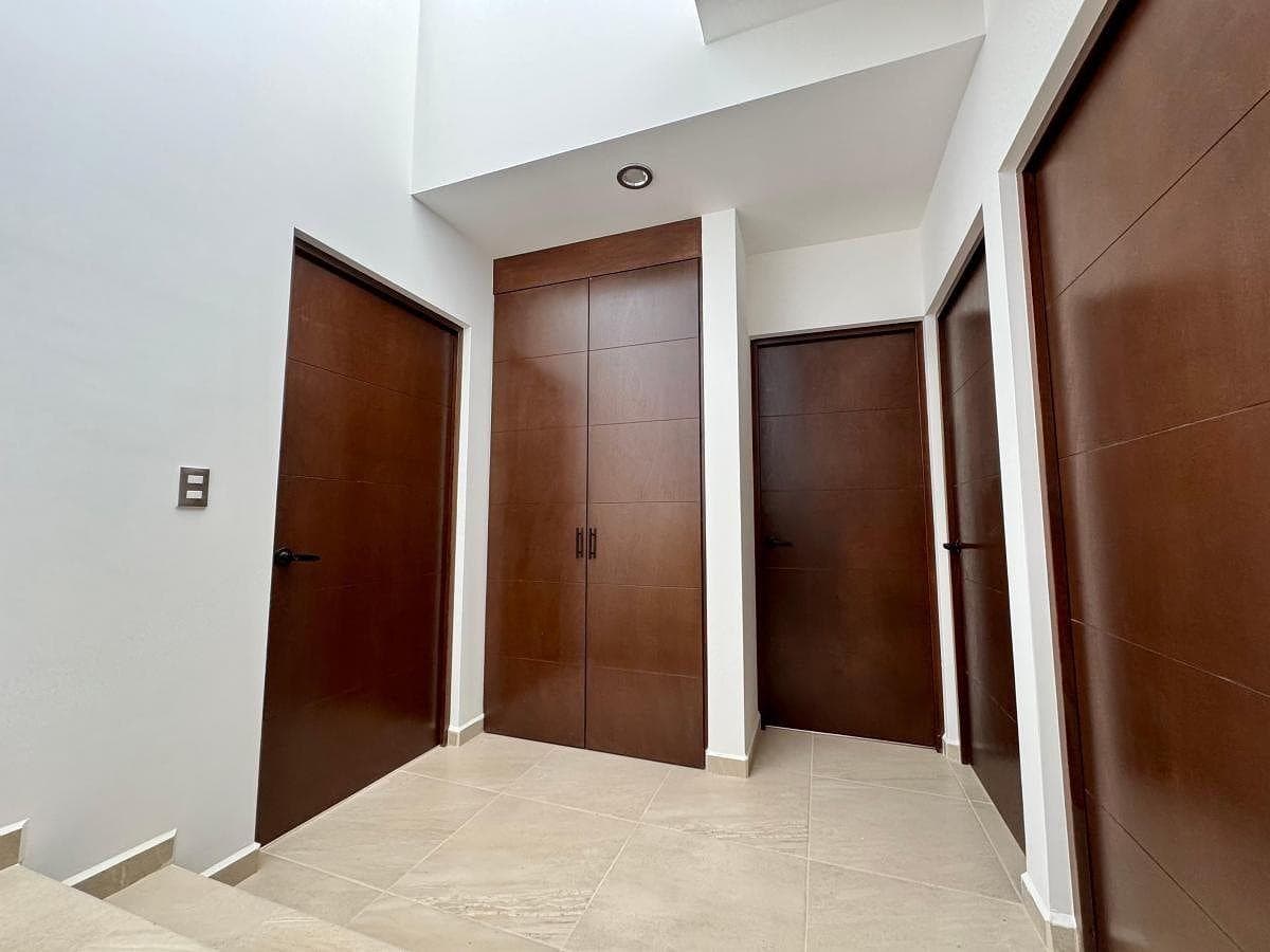 Opportunity at El Encino Golf: 3 Bedrooms and 4 Bathrooms