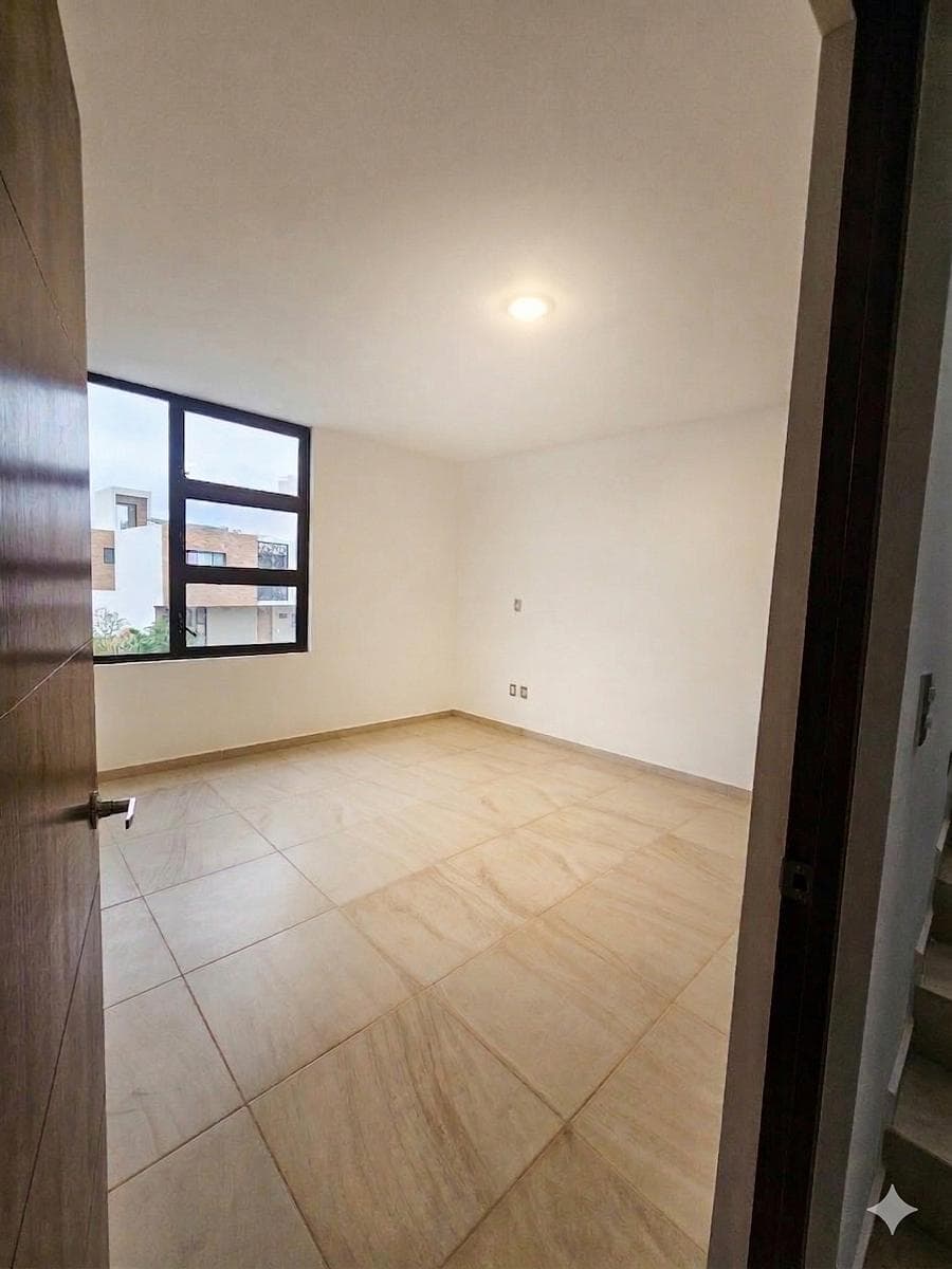 ???? Immaculate and Move-In Ready: 193 m² of Comfort Across 3 Levels | El Refugio ?