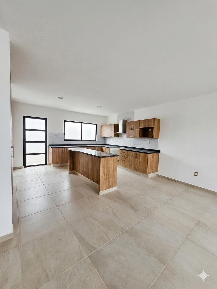 ???? Immaculate and Move-In Ready: 193 m² of Comfort Across 3 Levels | El Refugio ?
