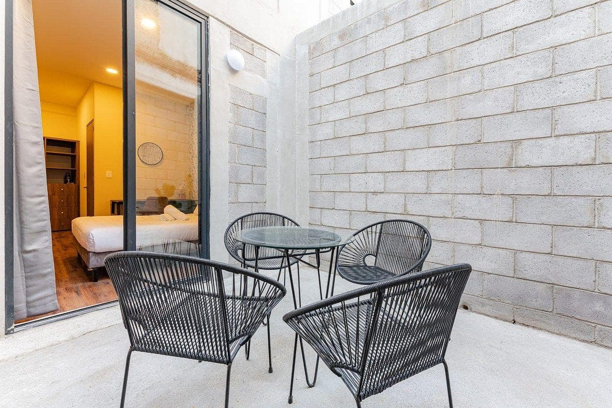 Just a few steps from Roma Norte. Ground-floor apartment with a private rooftop garden!