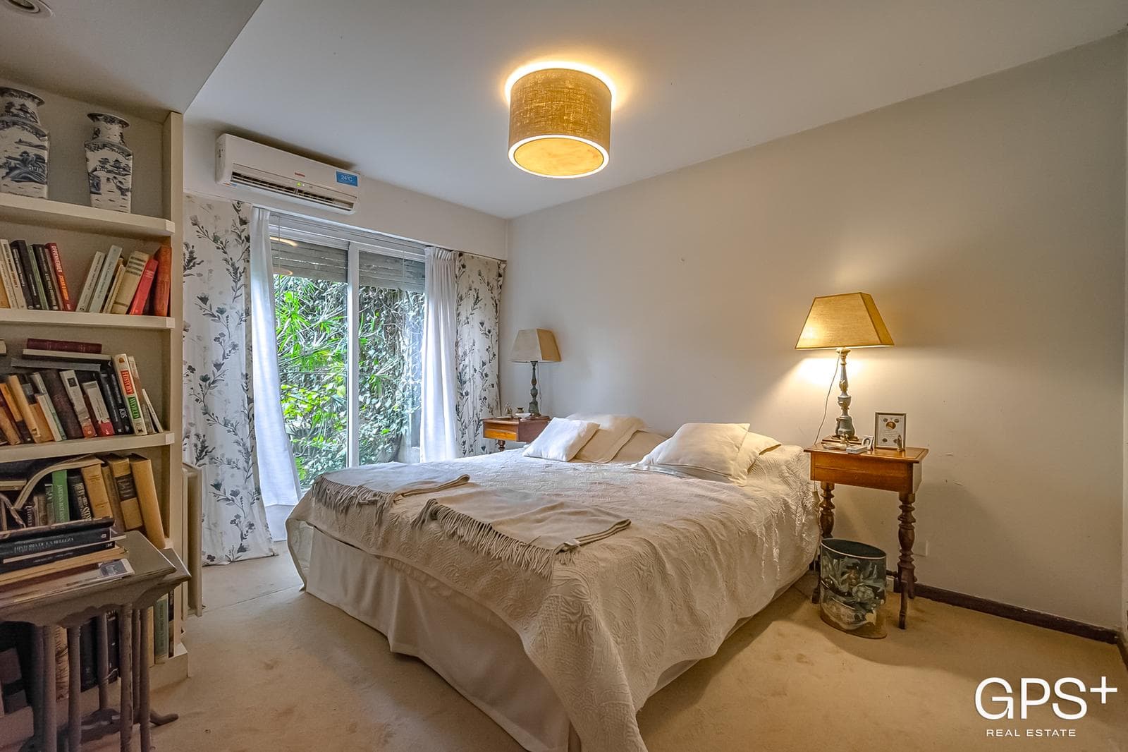 Luminosa PB de CATEGORIA en inmejorable UBICACIÓN con gran jardín, un Oasis en Barrio Parque