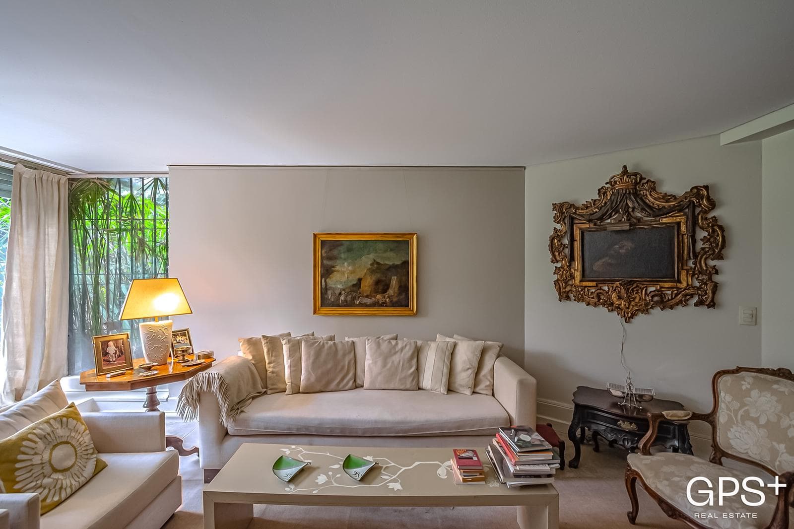 Bright, high-end apartment in an unbeatable location with a large garden—an oasis in Barrio Parque