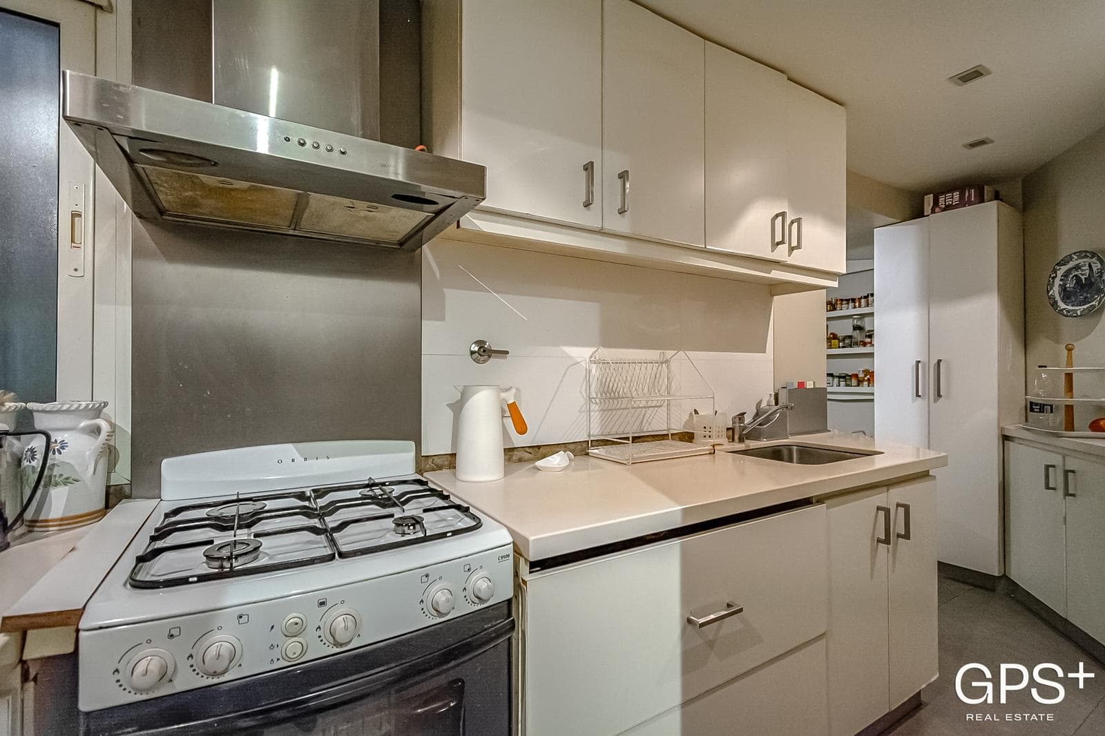 Luminosa PB de CATEGORIA en inmejorable UBICACIÓN con gran jardín, un Oasis en Barrio Parque