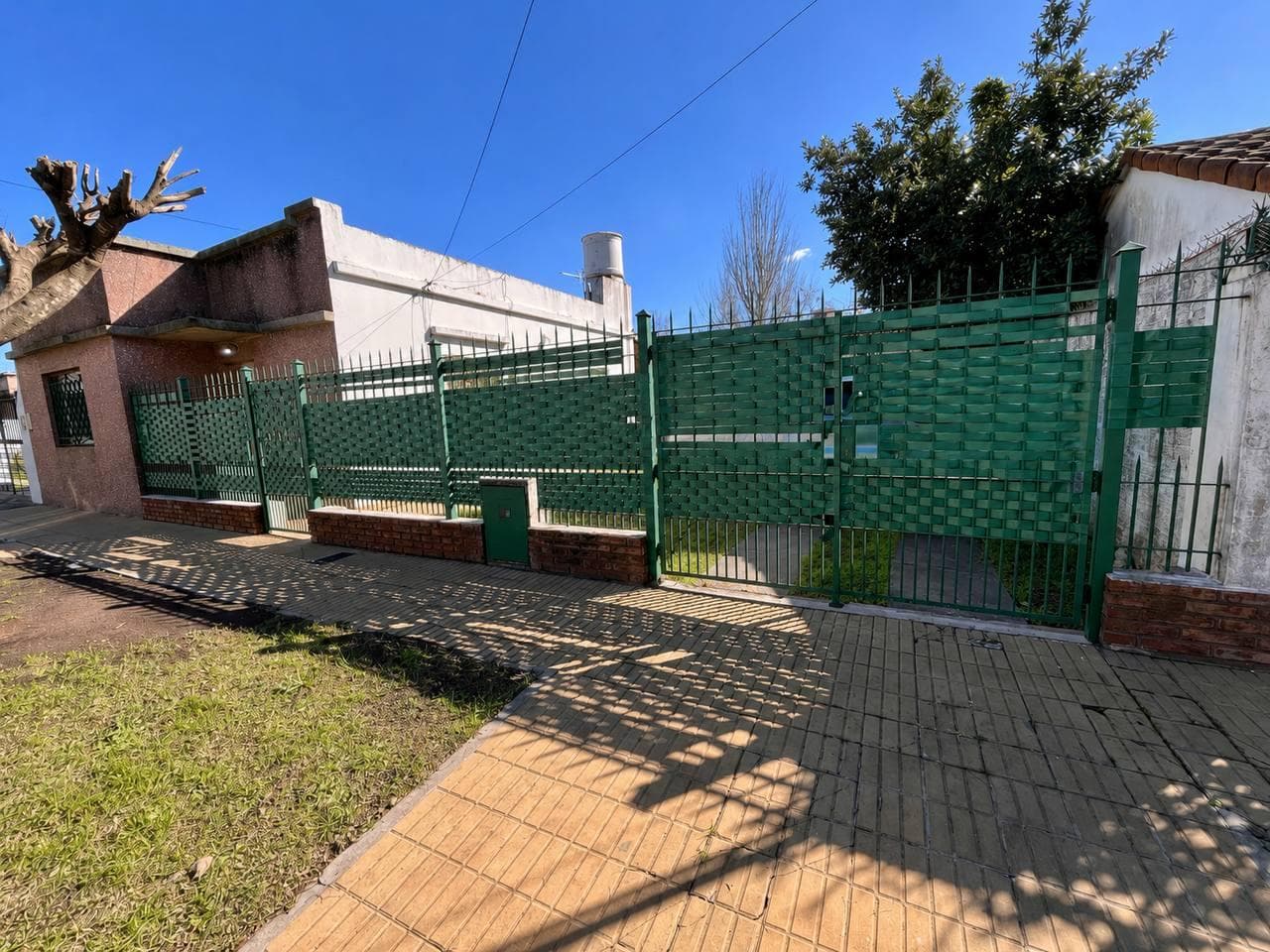 3-BEDROOM HOUSE FOR SALE—MORTGAGE AVAILABLE—WITH GARAGE AND BARBECUE AREA