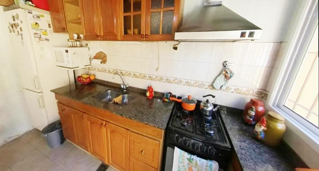 VENTA CASA MULTIFAMILIAR LAS LOMITAS LOMAS DE ZAMORA EXCELENTE ESTADO
