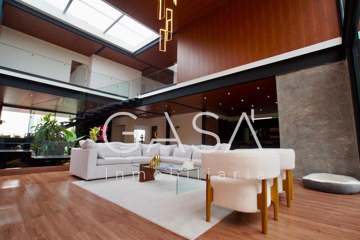 House for Sale in the Sayavedra Sheffield District
