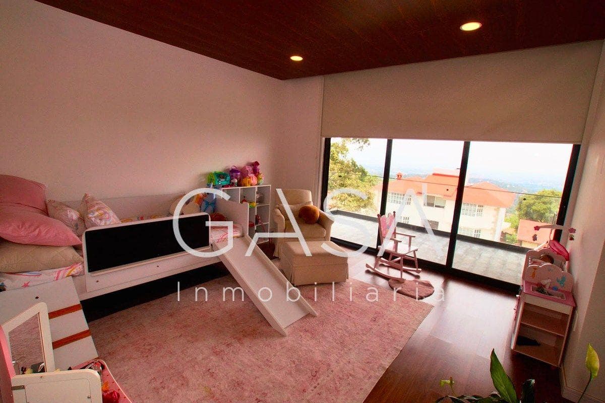 House for Sale in the Sayavedra Sheffield District