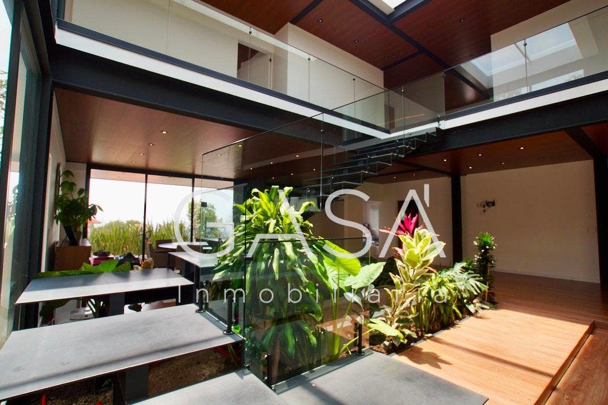 House for Sale in the Sayavedra Sheffield District