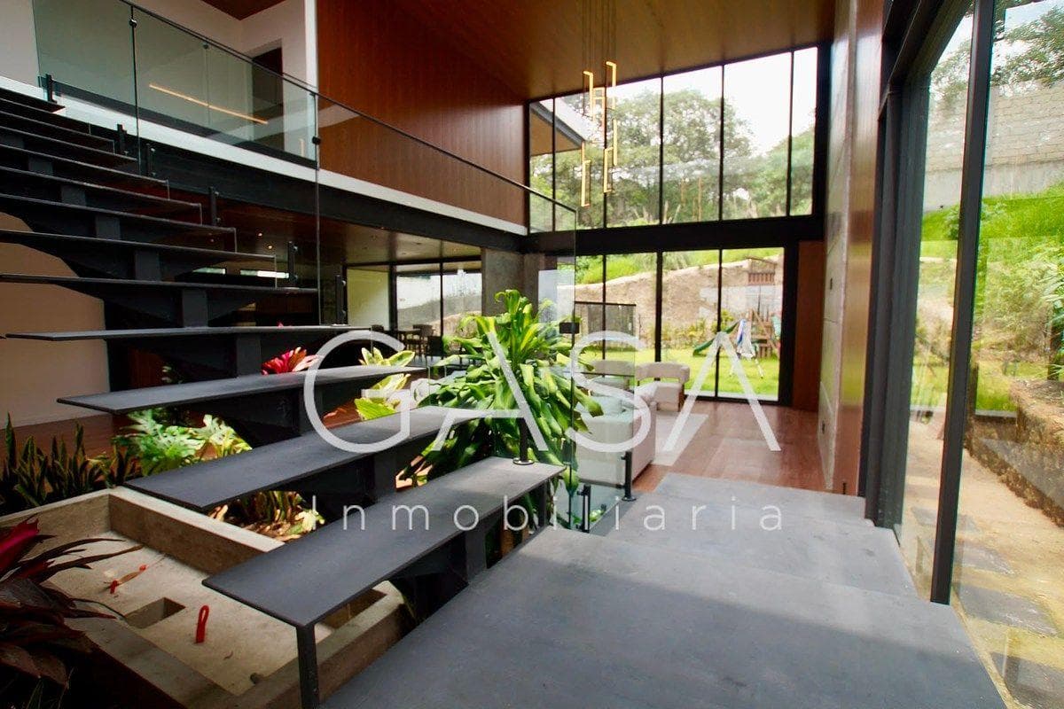 House for Sale in the Sayavedra Sheffield District