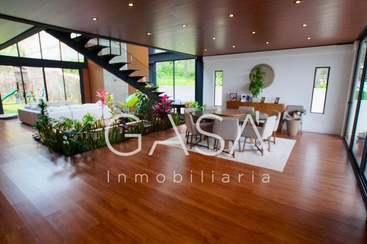 House for Sale in the Sayavedra Sheffield District