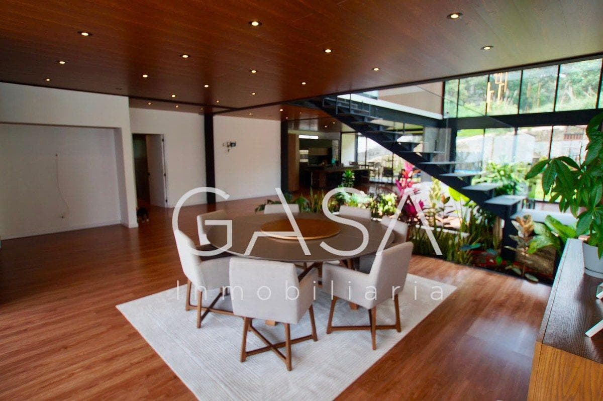 House for Sale in the Sayavedra Sheffield District