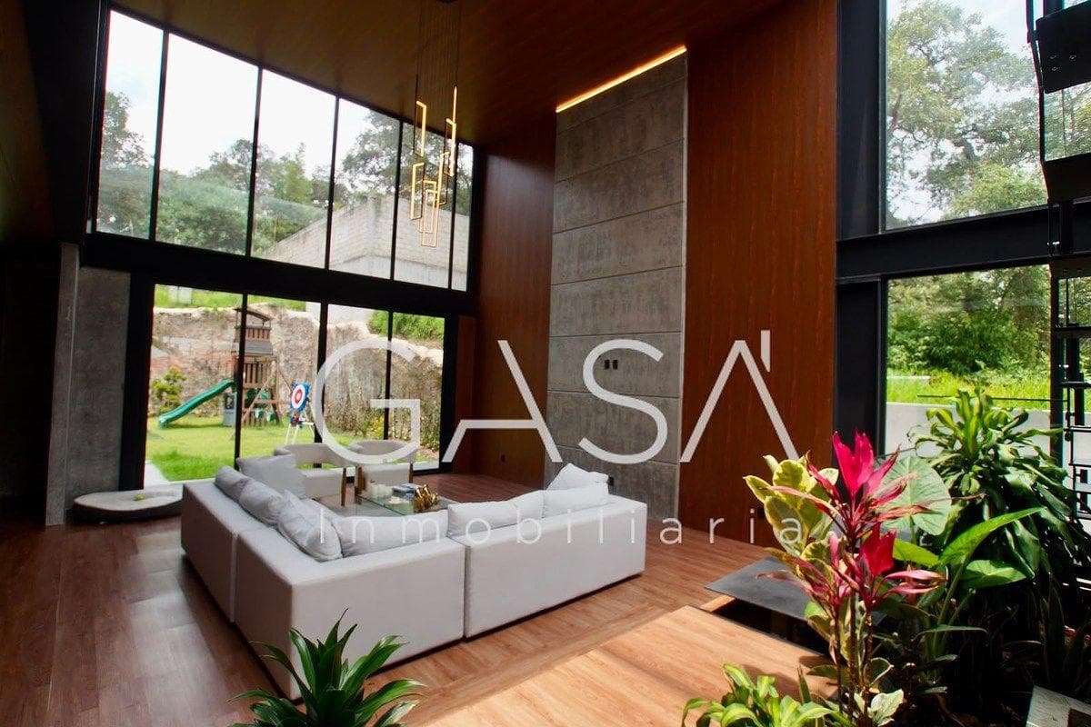 House for Sale in the Sayavedra Sheffield District