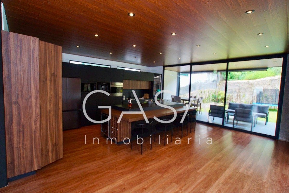 House for Sale in the Sayavedra Sheffield District
