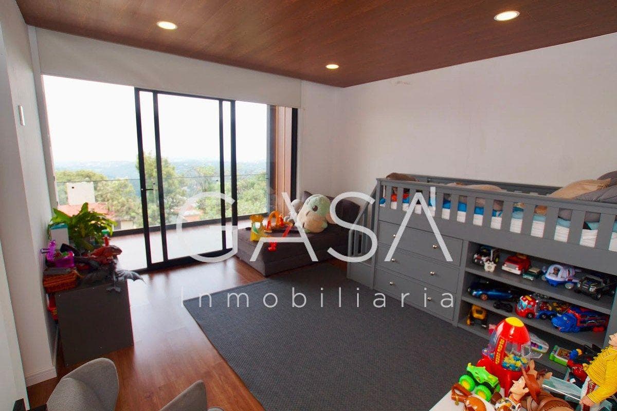 House for Sale in the Sayavedra Sheffield District