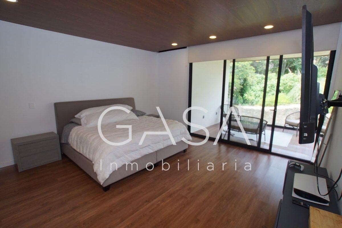 House for Sale in the Sayavedra Sheffield District