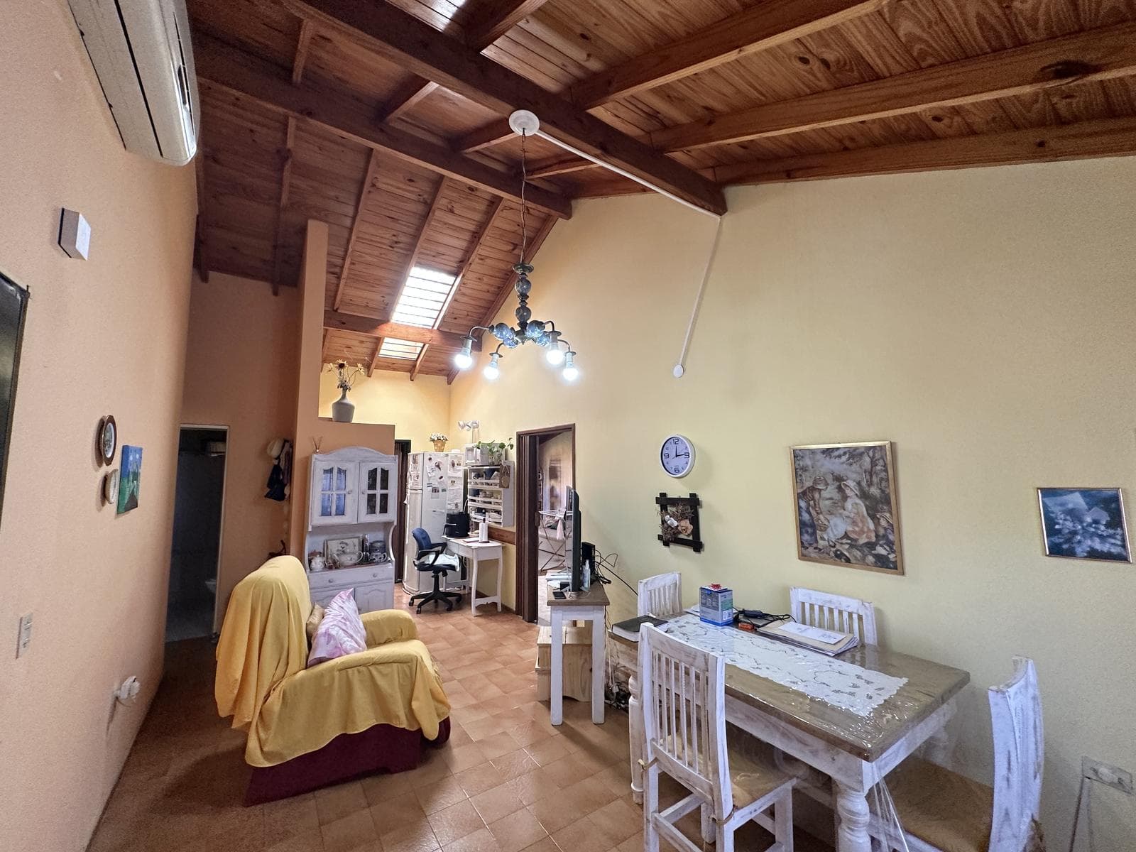 2-bedroom house for sale. Patio with outdoor kitchen and grill. Santa Florentina neighborhood, Campana
