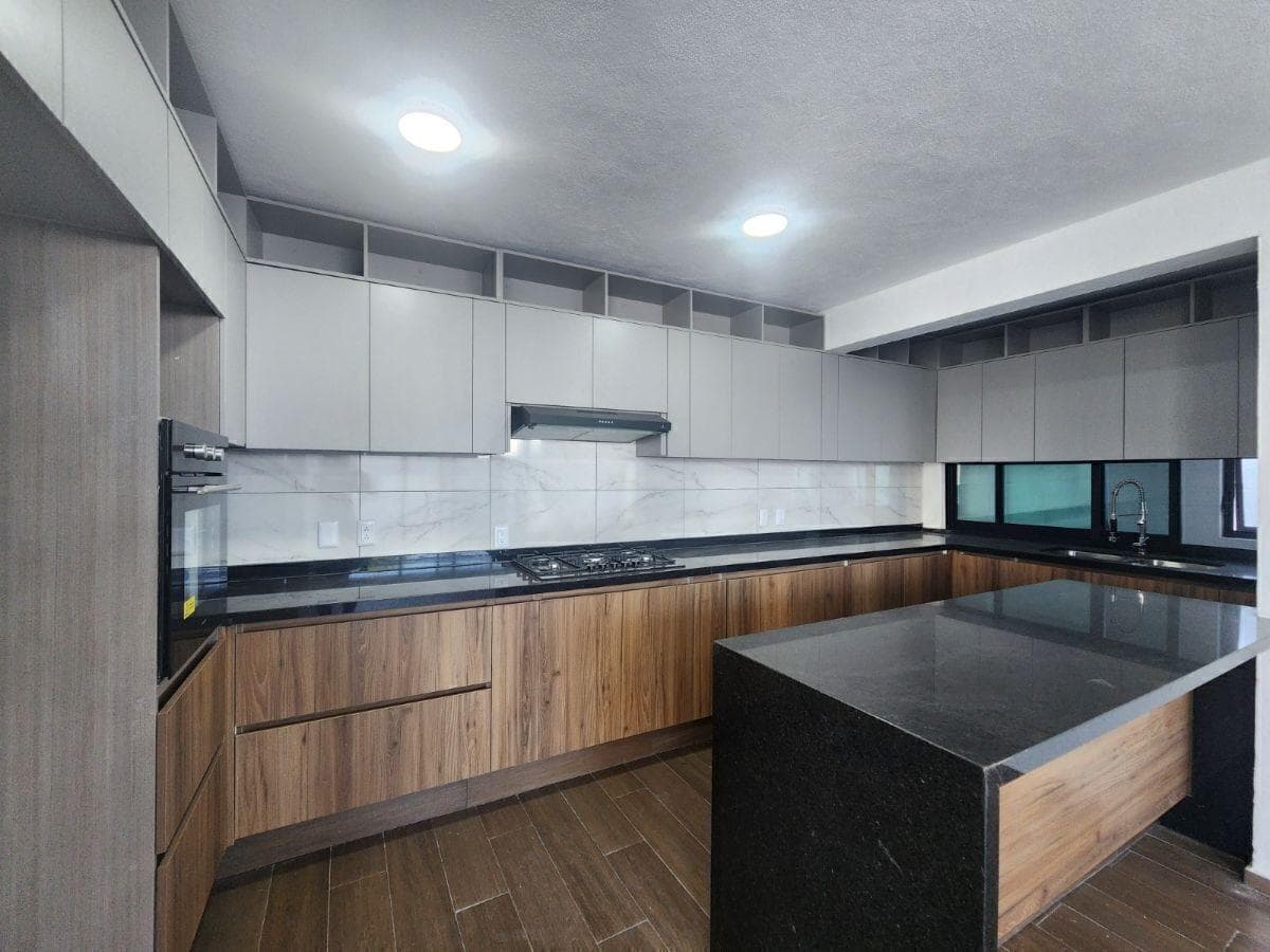 House for Sale in CUMBRES DEL LAGO