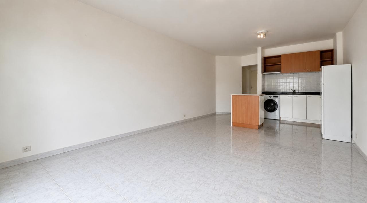 Studio apartment for sale in Almagro with a parking space