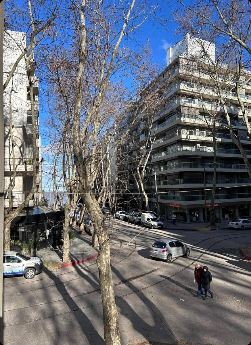 Rental in Pocitos: 2 bedrooms and a patio