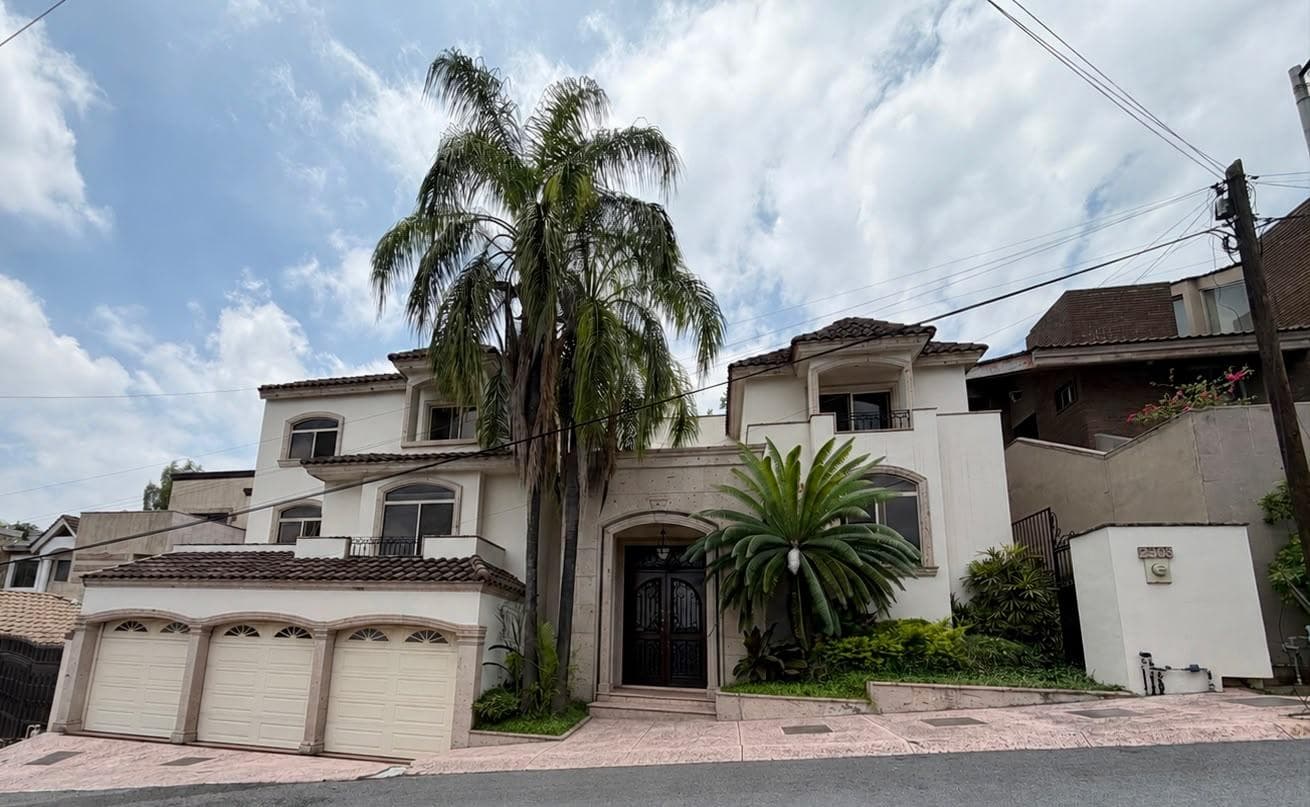 House in Cumbres, 2nd Sector