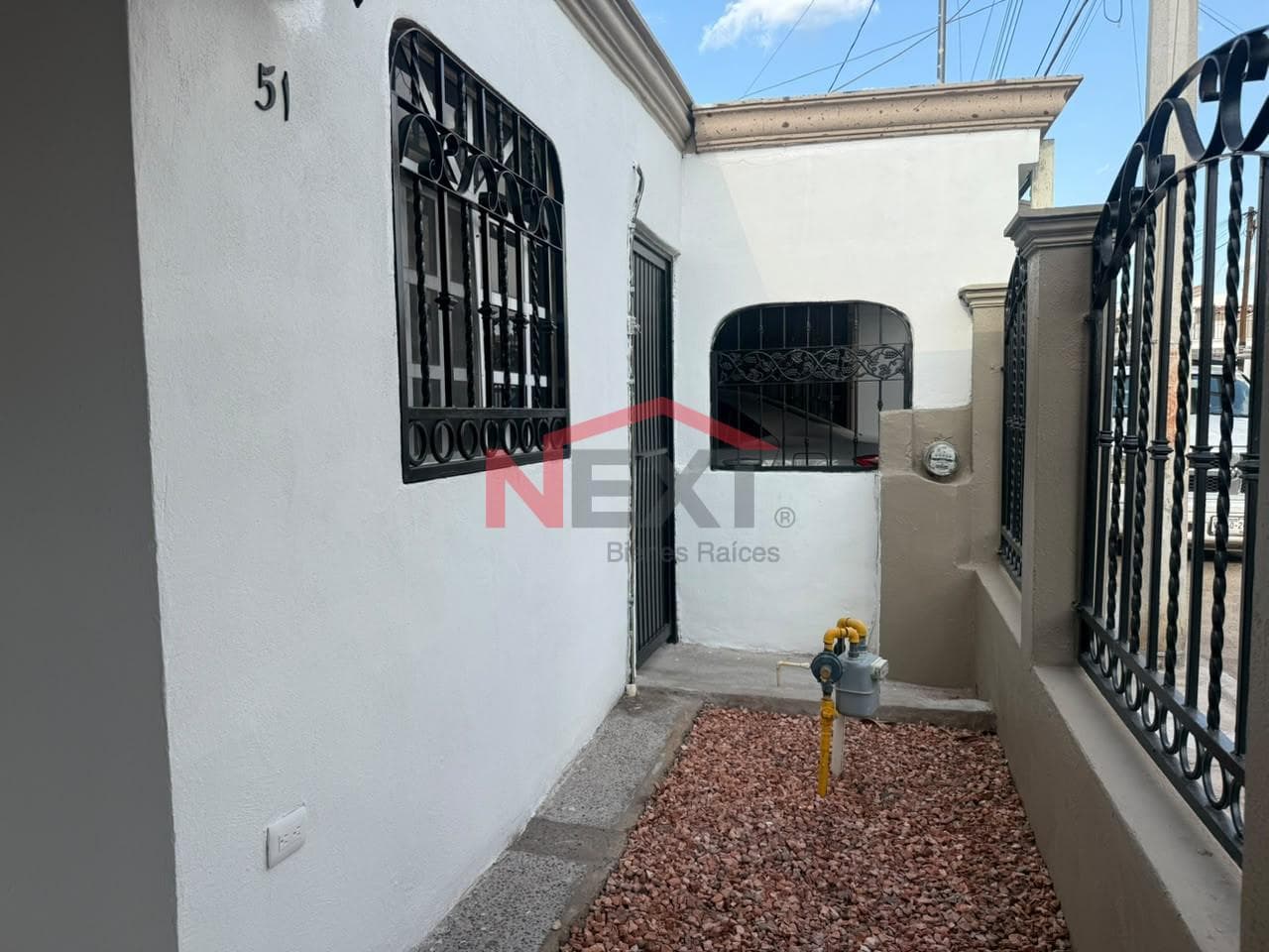 HOUSE FOR RENT IN COL. LAS QUINTAS