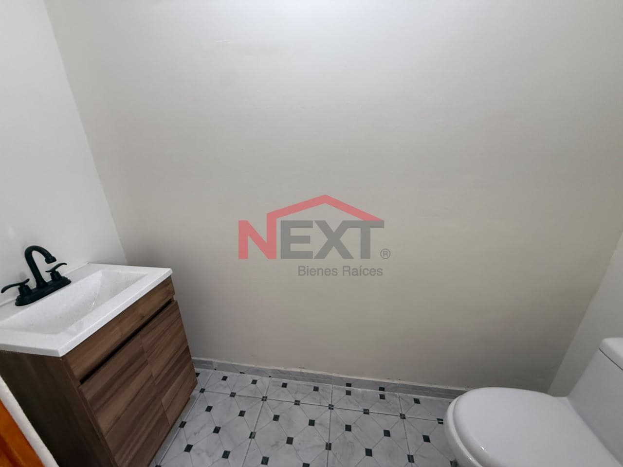HOUSE FOR RENT IN COL. LAS QUINTAS