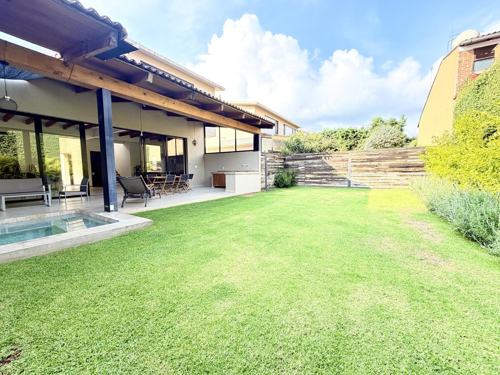 HOUSE FOR RENT IN THE AVANDARO CONDOMINIUM, VALLE DE BRAVO