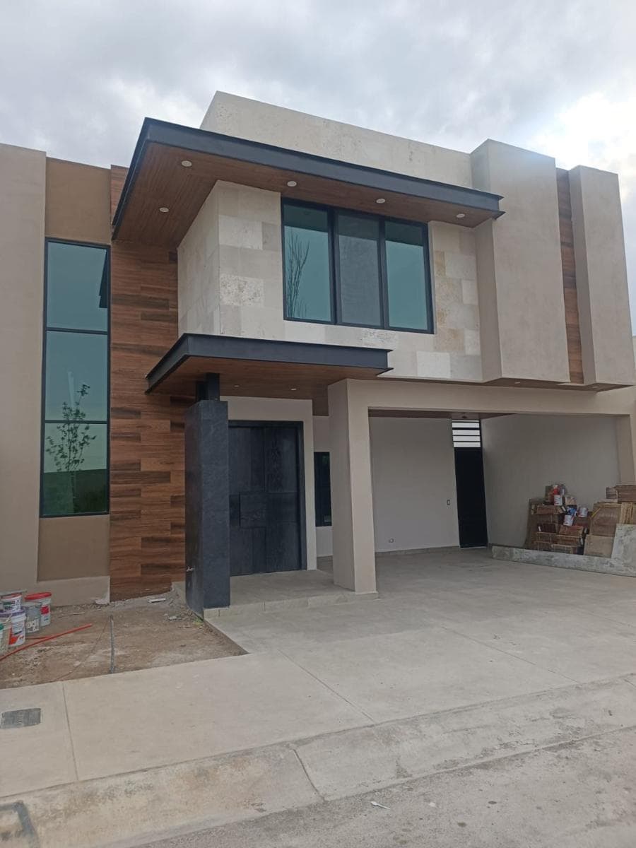 House for Sale in Alcazar de Segovia, North of Saltillo