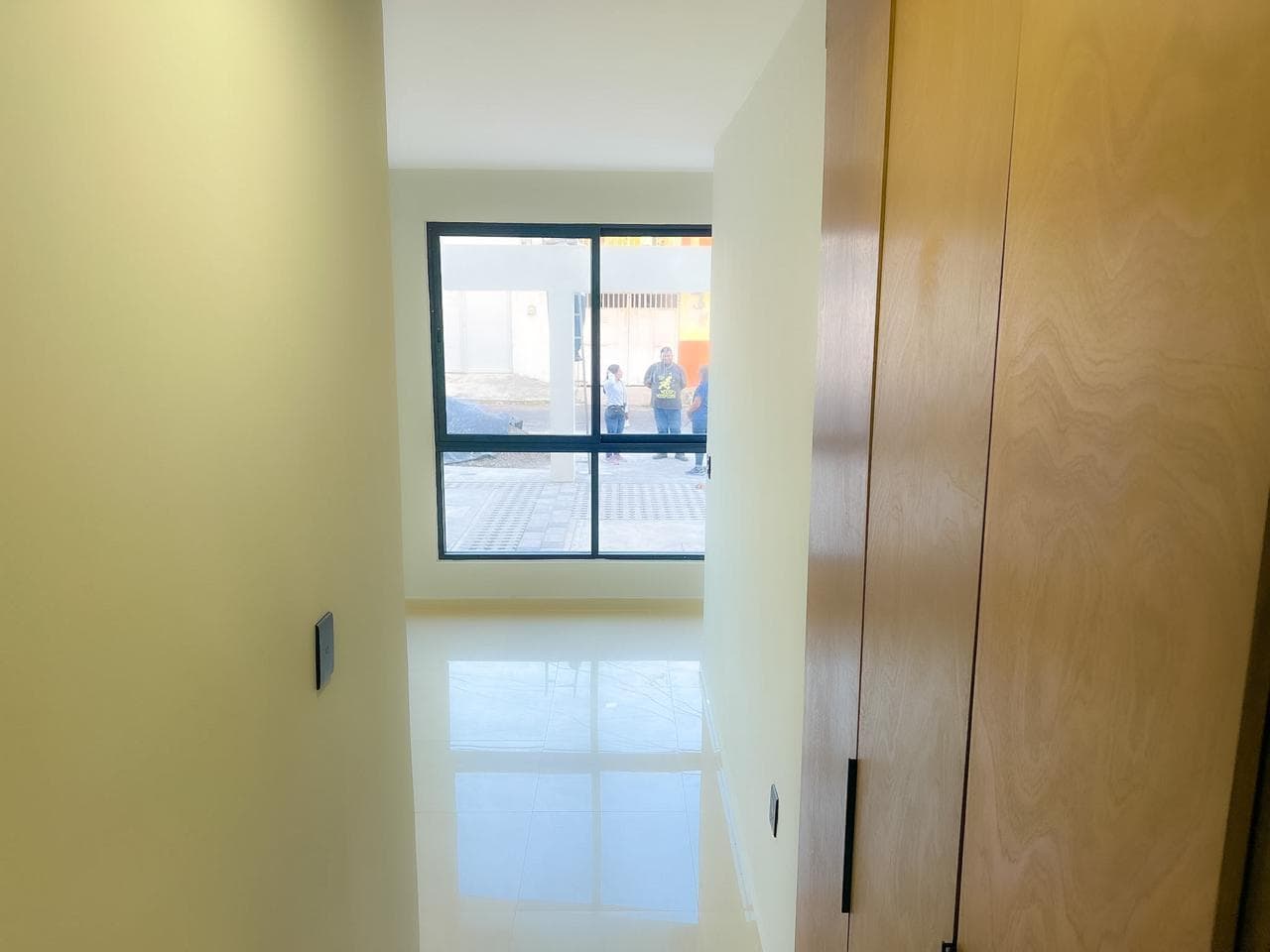 Apartment with 1 master bedroom featuring a full bathroom and walk-in closet; it also has 2 additional master bedrooms with walk-in closets, 1 shared full bathroom, a fully equipped kitchen, a living-dining room, a laundry room, a linen closet, and a 1-car garage