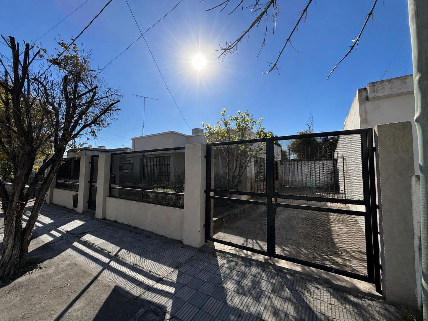 HOUSE FOR SALE IN THE CAMARA NEIGHBORHOOD, 2 BEDROOMS