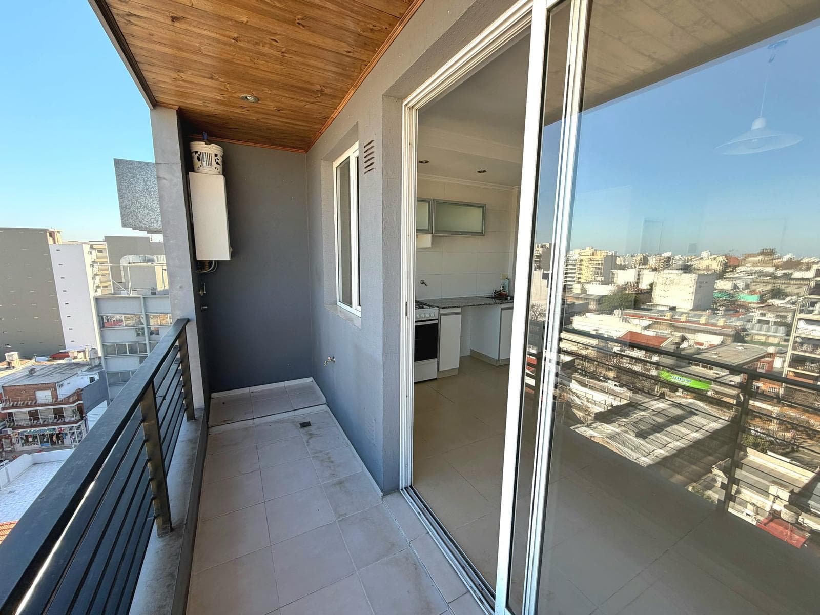 San Nicolás 2050: alquiler de impecable monoambiente + balcón