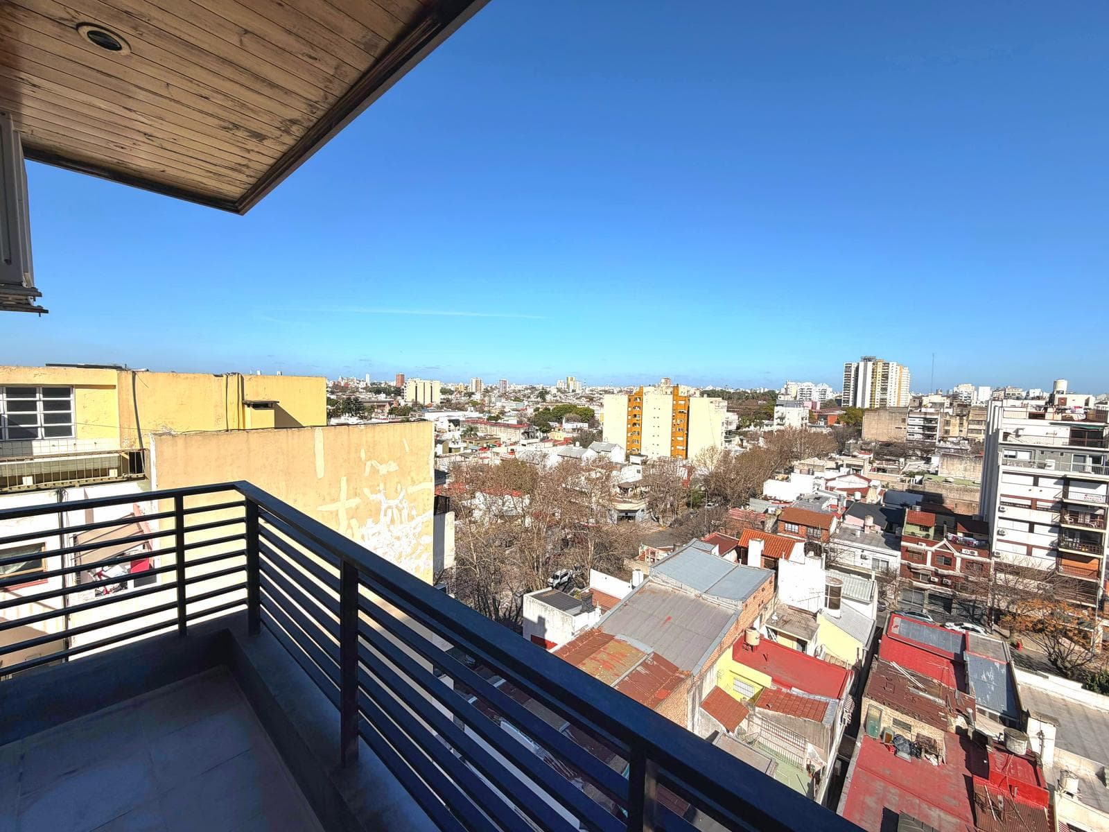 San Nicolás 2050: alquiler de impecable monoambiente + balcón