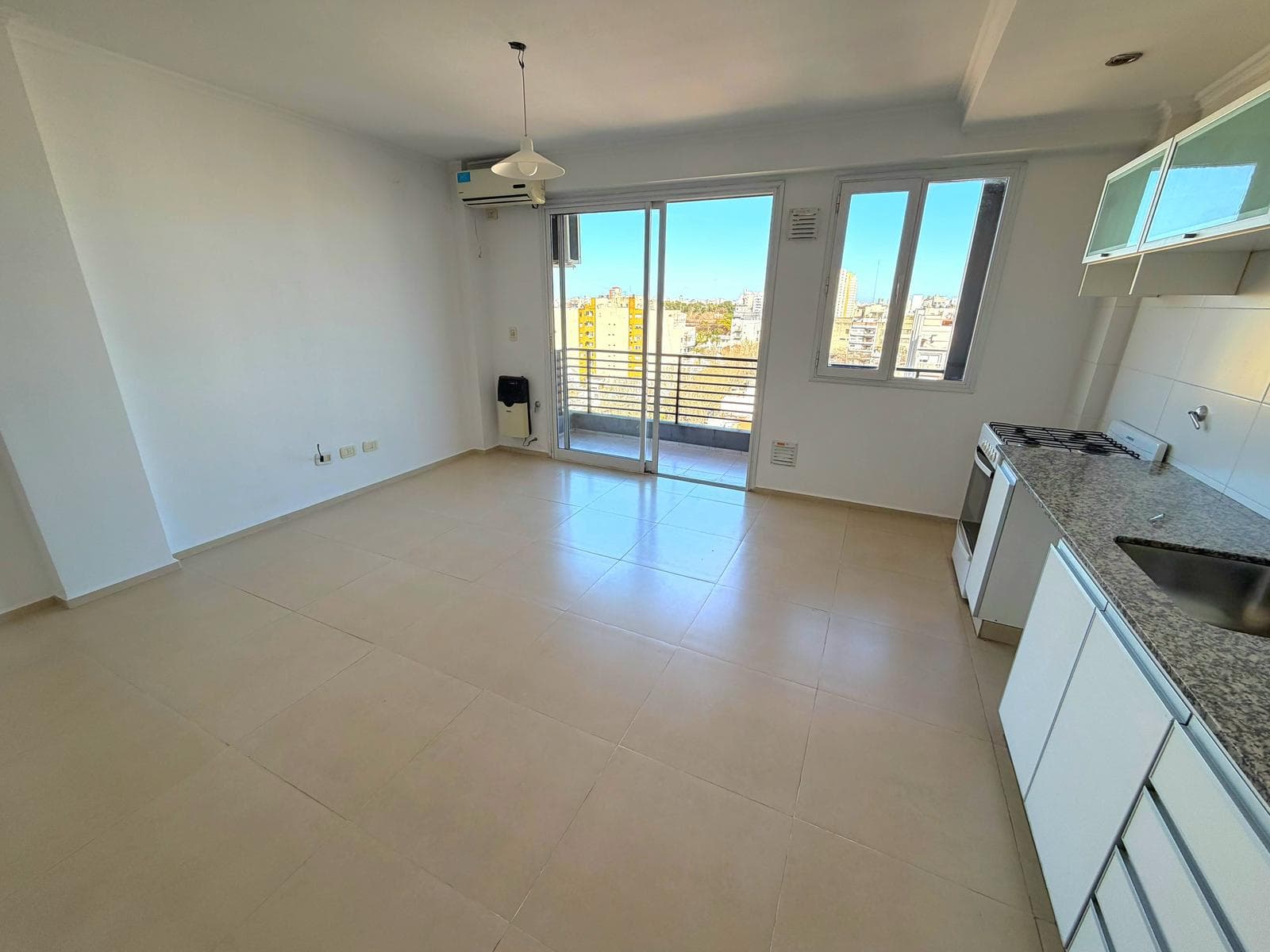 San Nicolás 2050: alquiler de impecable monoambiente + balcón