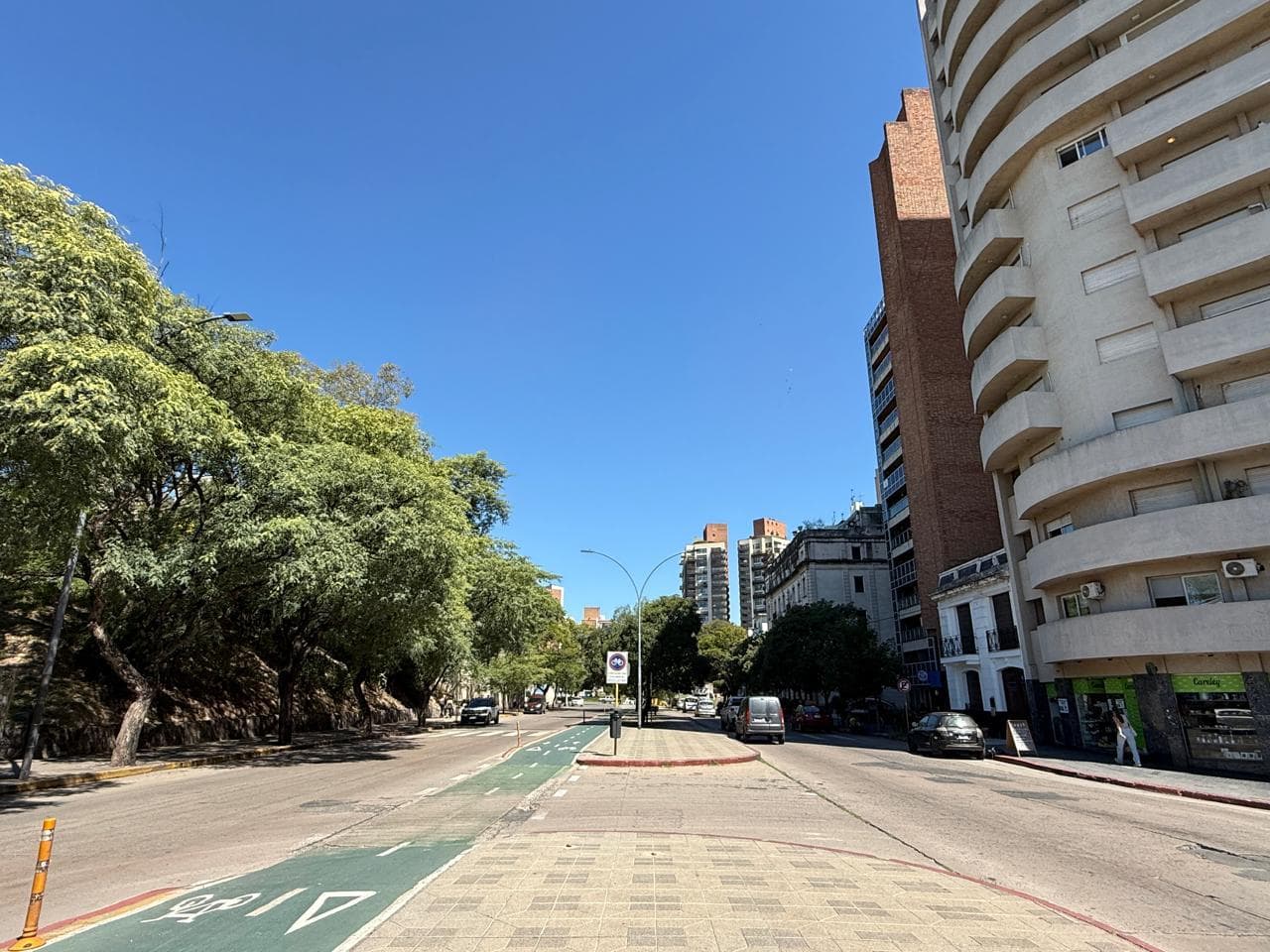 Beautiful high-floor 2-bedroom apartment with a stunning view of the park, just a few meters from Plaza España