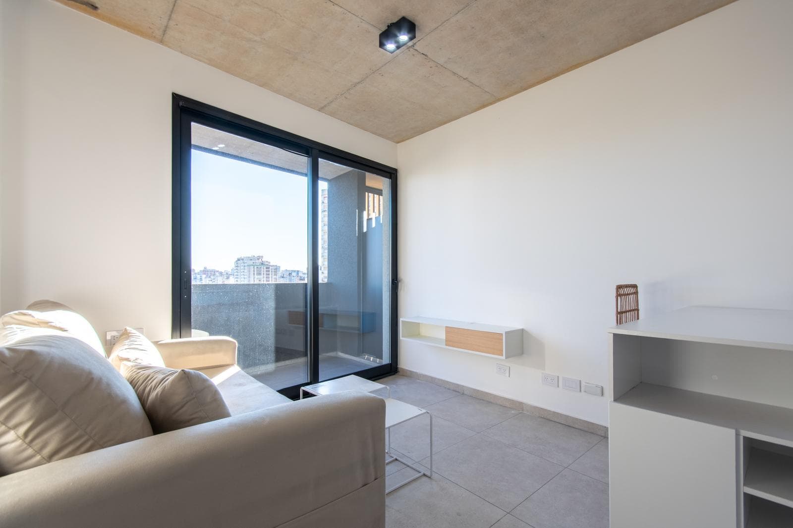 BRAND-NEW, FULLY FURNISHED STUDIO APARTMENT WITH ALL AMENITIES, 150 from Puerto Madero