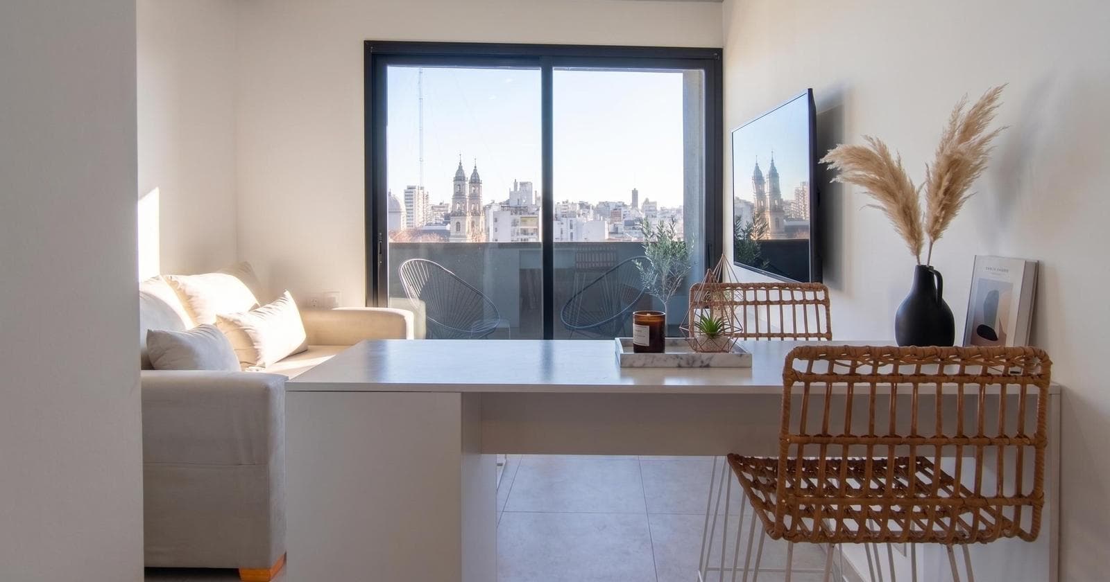 BRAND-NEW, FULLY FURNISHED STUDIO APARTMENT WITH ALL AMENITIES, 150 from Puerto Madero