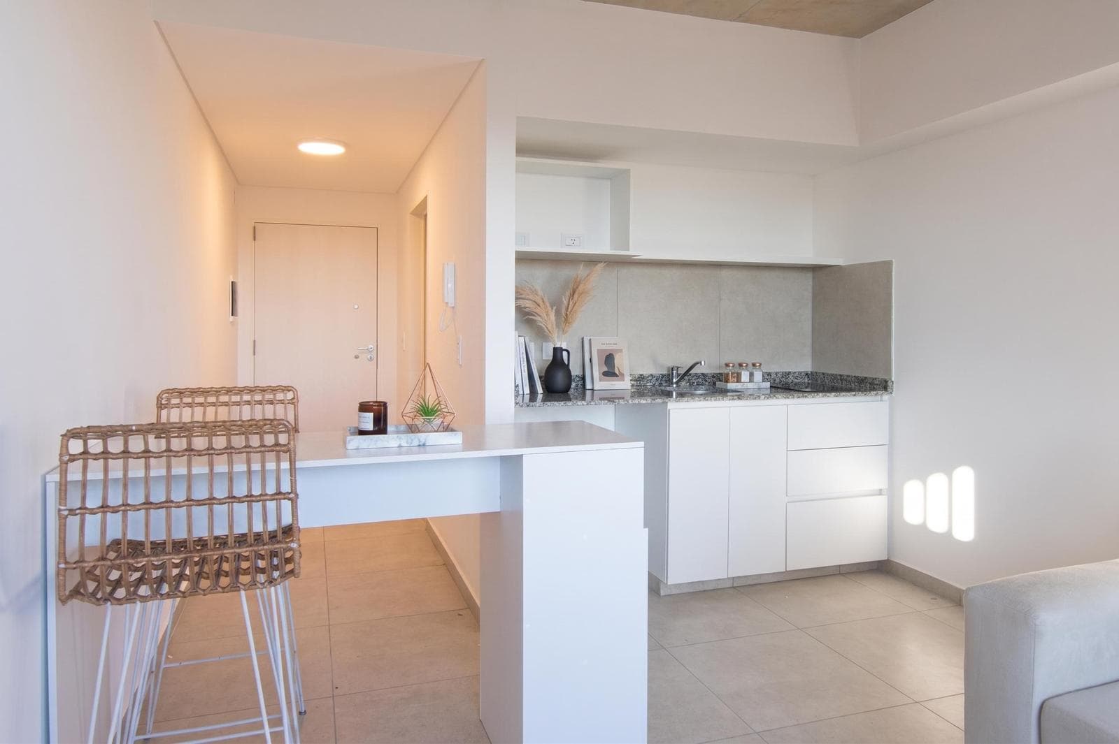 BRAND-NEW, FULLY FURNISHED STUDIO APARTMENT WITH ALL AMENITIES, 150 from Puerto Madero