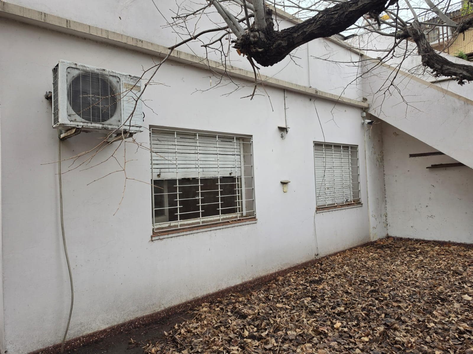 Two-Family Home in a Prime Location in Banfield Oeste